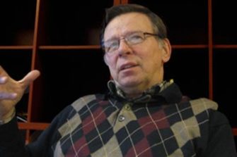 Kirkon johto kieltäytyy vastaamasta entiselle vapaamuurarille
