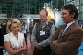 Yli 20 000 erosi kirkosta, syyllisiä etsitään yhä
