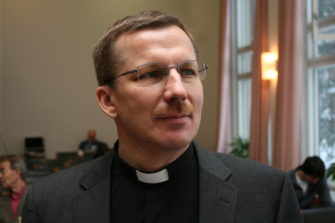 Jukka Keskitalo: ”Papin ei tarvitse rukoilla rekisteröidyn parisuhteen puolesta”