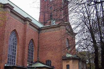 Tuttu pappi nostaa erokynnystä