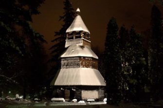 Kinkerit vetävät yhä väkeä kylillä