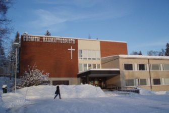 Suomen Raamattuopiston Säätiön yt-neuvottelut päättyivät – toiminnanjohtaja Lauri Vartiainen: ”Tämä on ollut yksi vaikeimpia ratkaisuja historiassamme”