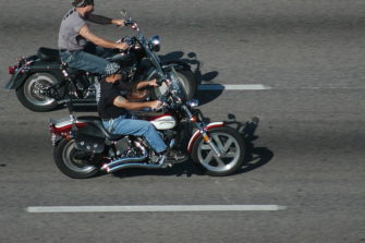 Motoristit kaasuttavat taas kirkkoon