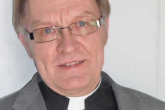 Utsjoella kannettiin kaksi kolehtia Raamattuopistolle