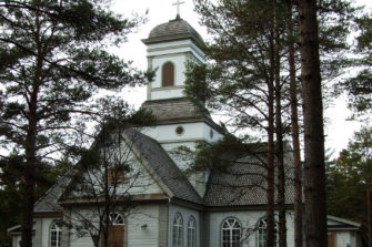 Pastorin viinanmyyntiepäily syyteharkintaan