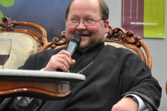 Isä Mitro halutaan SDP:n presidenttiehdokkaaksi