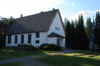Varkaat iskivät kolmeen kirkkoon