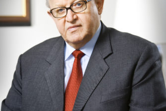 Presidentti Ahtisaari tunnustaa esirukouksen voiman