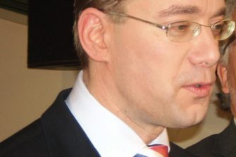 Wallin: Jehovan todistajat siviilipalvelukseen