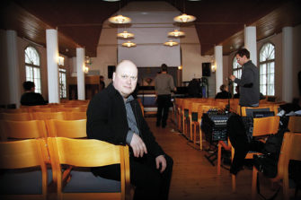 Kirkosta toiseen – Mikä saa vaihtamaan kirkkokuntaa?