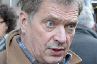 Niinistön työryhmä varoittaa alkoholista ja nettipornosta