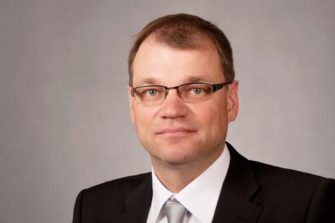 Keskustan Sipilä haastoi Kataisen kuntahuutokauppaan
