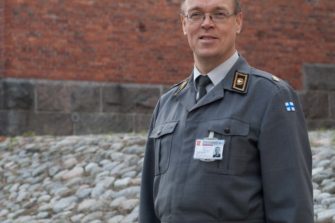 Kenttäpiispa Pekka Särkiö siunataan virkaansa