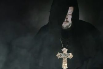 Pappi hämmentää ja saarnaa netissä