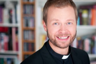 Teemu Laajasalo radioisännäksi: ”Käyn keskustelua kirkon kipupisteistä”