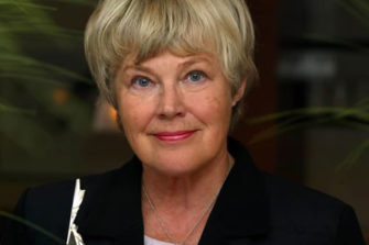 Elisabeth Rehnille tunnustus arkkipiispa Kari Mäkiseltä