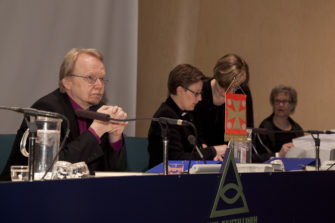 Arkkipiispa kehottaa kirkkoa paneutumaan avioliittokäsitykseen uudella tavalla