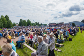 Outi Lehtipuu herättäjäjuhlilla: Körtit vierastavat Raamatulla mestarointia