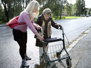 Yksinäisyys pelottaa ikäihmisiä