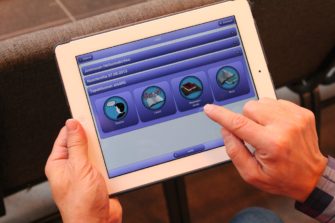 Mobiilisovellus tuo virret, kaavat ja saarnatekstit älypuhelimeen