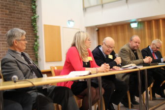 Herätysliikkeiden ongelmapaneeli: Körttiläiset rukousvammaisia – viidesläiset lakihenkisiä