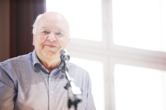 Professori John Lennox: Tiede ja usko täydentävät toisiaan