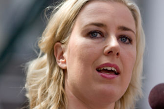 Jutta Urpilainen saarnaa Tuomasmessussa