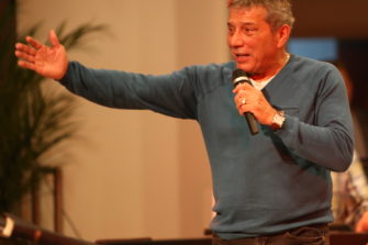 Nicky Cruz lyö rumpua Lahdessa ja Helsingissä
