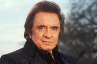 Johnny Cash teki levyn haudan takaa