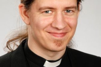 Antti Siukonen puolustaa uskonnonvapautta ja kristillistä kasvatusta