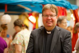Mika Tuovinen: Kirkko on avioliittokysymyksessä nyt risteyksessä