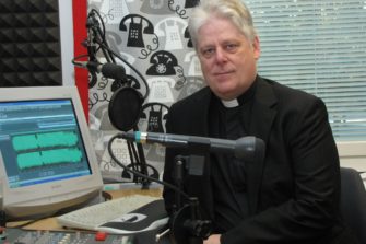Radiopastori Norvanto vastaa Raamattu-kysymyksiin suorassa nettilähetyksessä