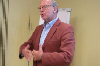 Seminaari Israel-uutisoinnista Rony Smolar suosittelee medialle taustojen tutkimista