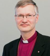 Piispa Häkkinen: Raamatun vähäisempi lukeminen huolestuttavaa
