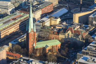 Kuolleen kirkon herättäneet ruotsalaiset vierailevat Raamattuopistolla