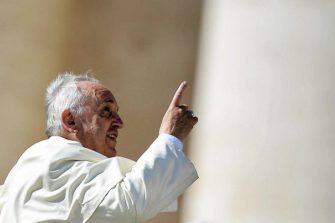 Paavi Franciscus lentää huomenna ensimmäistä kertaa Roomasta Bagdadiin.