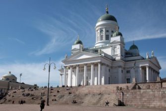 Eri uskontokuntien johtajat kävelivät Helsingissä rauhan puolesta