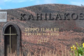 Hautakivessä on QR-koodi  mistä on kyse?