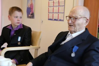 107-vuotias sotaveteraani sai ensimmäisen kunniamerkkinsä