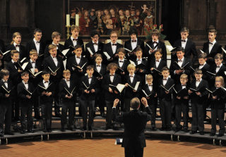 900-vuotias saksalainen poikakuoro konsertoi Suomessa