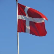 Tanskalaiset poliitikot erottaisivat pappeja
