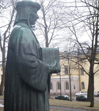 ”Hän viepi minua oikialle tielle”