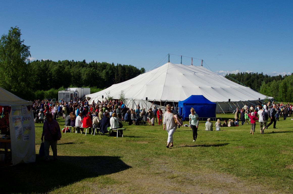 sanan-suvip-iv-t-kutsuvat-l-helle-seurakuntalainen