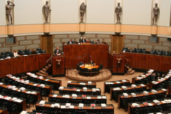 Uusi hallitus astui virkaan