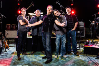 Neal Morse Band esiintyy huomenna Suomessa