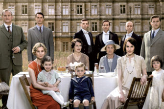 Suositun brittisarjan historiallinen neuvonantaja: Uskonto karkotettu Downton Abbeysta