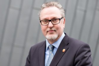 Kansanedustaja ihmettelee pankkien toimintaa: ”Eräässä tapauksessa seurakunnan varat oli jäädytetty perusteettomasti”