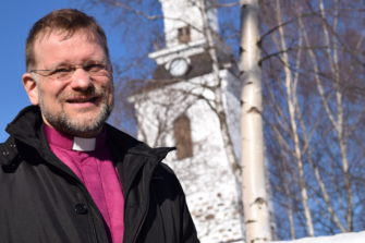 Piispa Jari Jolkkonen: Pääsiäisen sanoma kutsuu jokaista Voittajan seuraan