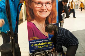 Kymenlaaksolaisiin kotitalouksiin jaetaan 94 000 missiokirjaa