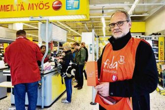Keräyslippaan kahvasta avun toimittajaksi